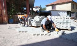 Çiğli'de sokaklar yenileniyor, parklar güzelleşiyor