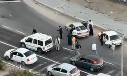 Düğün konvoyu kavgası trafiği durma noktasına getirdi: Görüntüler şa!şırttı