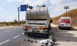 Facia ucuz atlatıldı... Yangın söndürme aracı süt tankerine çarptı, 1 yaralı!