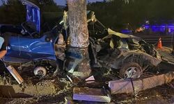 Feci kaza: Tofaş ağaca çarptı, sürücü ağır yaralı!