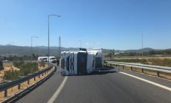 Gebze-Orhangazi-İzmir Otoyolu’nda kaza! Tır devrildi, trafik durma noktasına geldi