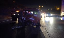 Gece yarısı korkutan çarpışma: TEM'DE iki minibüs çarpıştı, yol trafiğe kapandı!