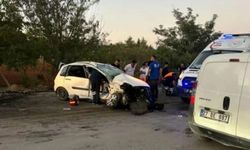 İki otomobil kafa kafaya çarpıştı: 1 ölü, 3 yaralı