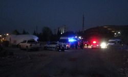 İnşaat şantiyesinde tansiyon yükseldi: Silahlar ve bıçaklar konuştu, konteynerler ateşe verildi!
