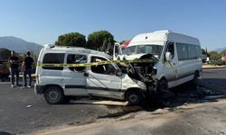 İzmir Kemalpaşa’da tarım işçilerini taşıyan minibüs kaza yaptı: 1 ölü, 13 yaralı