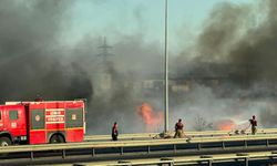 İzmir’de korkutan yangın: Mobilya atölyesi alevlere teslim oldu