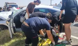 Kafa kafaya çarpışan otomobiller kullanılamaz hale geldi