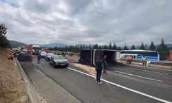 Kamyon devrildi, Anadolu Otoyolu İstanbul yönü trafiğe kapatıldı