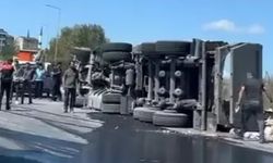 Hafriyat kamyonunun devrildiği kazada 1 kişi yaralandı