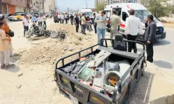 Kamyonet çarptı, yük motosikleti ikiye ayrıldı