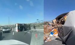 Malzeme taşıyan kamyonet yola devrildi, trafik yoğunluğu oluştu
