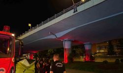 Köprüden atlamak üzere olan şahsı polis son anda ikna etti