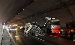 Kuzey Marmara Otoyolu’nda tır devrildi: Sebzeler yola saçıldı, trafik kilitlendi
