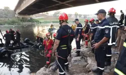 Cezayir’de yolcu otobüsü nehre düştü: 18 kişi hayatını kaybetti