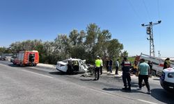 Otomobil ile kamyonet çarpıştı: 1 ölü, 2'si çocuk 5 yaralı