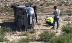 Takla atan otomobilde aynı aileden 5 kişi yaralandı