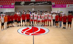 Petkimspor yeni sezona tam kadro girdi