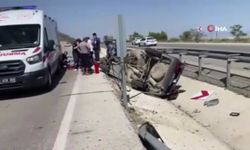 Refüje çarparak takla atan otomobil kullanılmaz hale geldi: 4 yaralı