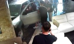 Tansiyon krizi facianın eşiğine getirdi: Kamyonet mağazaya girdi, saniyelerle ölümden döndüler!