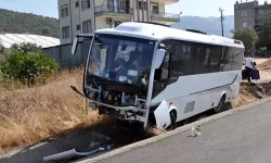 Midibüs şarampole yuvarlandı, 9 kişi yaralandı
