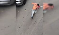 Satırlı saldırgan trafikte d*hşet saçtı, park halindeki araçlara zarar verdi