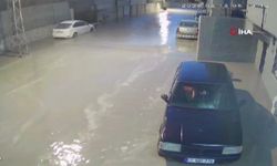 Su borusunun patlamasıyla sokaklar ve evler sular altında kaldı