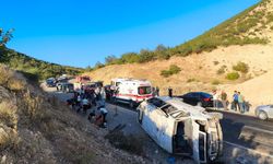 Tarım işçilerini taşıyan minibüs devrildi: Çok sayıda yaralı var!