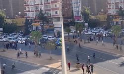 Taşlı sopalı kavga! Yaralılar hastaneye kaldırıldı