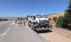 Ticari araç devrildi, 3'ü çocuk 5 kişi yaralandı
