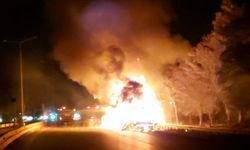 Tiner yüklü tırda patlamalar ve alevler: Trafik felç oldu!