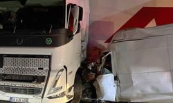 Trafik kazası yine can aldı! TIR ile minibüs çarpıştı: Ölü ve yaralı var...