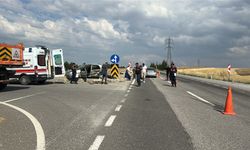 Trafik levhasına çarparak durabildi! Yaşlı çift ölümden döndü