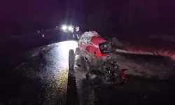 Otomobile çarpıp 5 kişiyi yaralayan traktör sürücüsü kaçtı