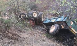 Traktörün devrilmesiyle dede hayatını kaybetti, torunu yaralandı