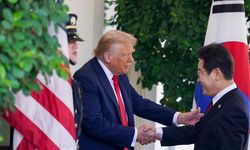 Trump’ın elindeki morluk tartışma yarattı: Resmi açıklama geldi!