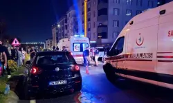 Otomobil yaya geçindeki 2 kadına çarptı