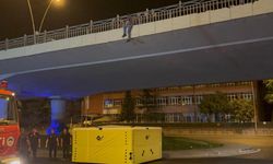Yine aynı köprü, yine aynı şahıs! Polis ekipleri ikinci kez ikna etti!