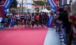 13. Uluslararası 9 Eylül İzmir Yarı Maratonu yapıldı