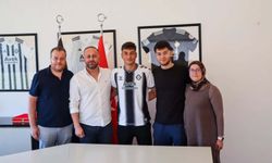 Altay'lı Osman'dan profesyonel imza