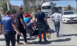Hafif ticari araç, anne ve 2 çocuğuna çarptı