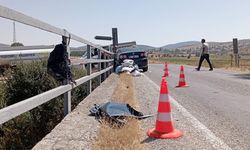 Bariyerlere çarpan otomobilde 1 kişi hayatını kaybetti