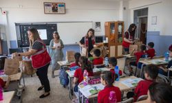 Bornova'da 3 bin öğrenciye yemek dağıtıldı, uygulama tüm ilçeye yayılacak