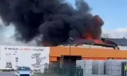 Boya fabrikasında korkutan yangın: Ekipler sevk edildi