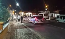Cadde ortasında yorgun mermi dehşeti: Yürürken vuruldu, durumu ağır!