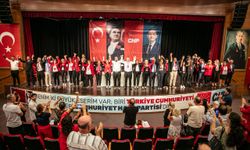 CHP, Güzelbahçe’de yapılan ilçe kongresinde bir kez daha Devrim Seyrek'i seçti
