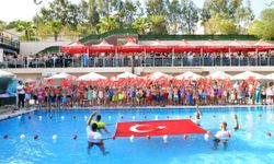 Çiğli'de yüzme kursu şenlikle sona erdi