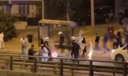 Tekmeler ve yumruklar havada uçuştu! İzmir Karabağlar’da düğün çıkışında büyük kavga