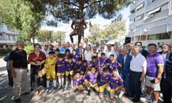 Efsane futbolcu Metin Oktay, Konak'ta anıldı