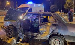 Feci kaza: Kuş serisi otomobil ortadan büküldü, 3 kişi yaralandı