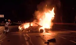 Gece yarısı korku dolu anlar: Oomobil takla atıp alev aldı, 5 kişi yola savruldu!